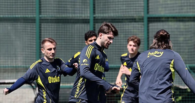 Fenerbah&ccedil;e, Galatasaray derbisinin hazırlıklarını s&uuml;rd&uuml;rd&uuml;