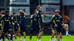 Fenerbah&ccedil;e'de Mert Hakan Yandaş s&uuml;rprizi! Antrenmana &ccedil;ıktı&hellip;