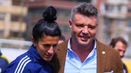 Fenerbah&ccedil;e'de Sadettin Saran Kadın Futbolcularla Buluştu!