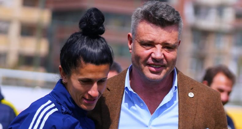 Fenerbah&ccedil;e'de Sadettin Saran Kadın Futbolcularla Buluştu!