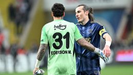 Fenerbah&ccedil;e&rsquo;den resmi a&ccedil;ıklama! Ederson&rsquo;a yabancı madde atan taraftar savcılığa sevk edildi