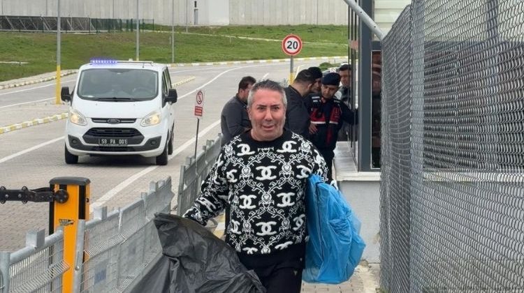 Fenomen Murat &Ouml;v&uuml;&ccedil;, cezaevinden &ccedil;ıktı… İşte &Ouml;v&uuml;&ccedil;'&uuml;n son hali