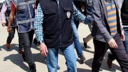 FET&Ouml;'ye y&ouml;nelik operasyonlarda yakalanan zanlılardan 69'u tutuklandı