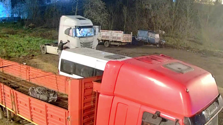 Film gibi olay: &Ccedil;alıştığı şirketten &ccedil;aldı, dolandırıcılara kaptırınca polise koştu