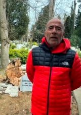 Fırtına tarihi mezarlıkta ağa&ccedil; devirdi! Mezarlara zarar verdi&hellip; İBB ilgisiz kaldı