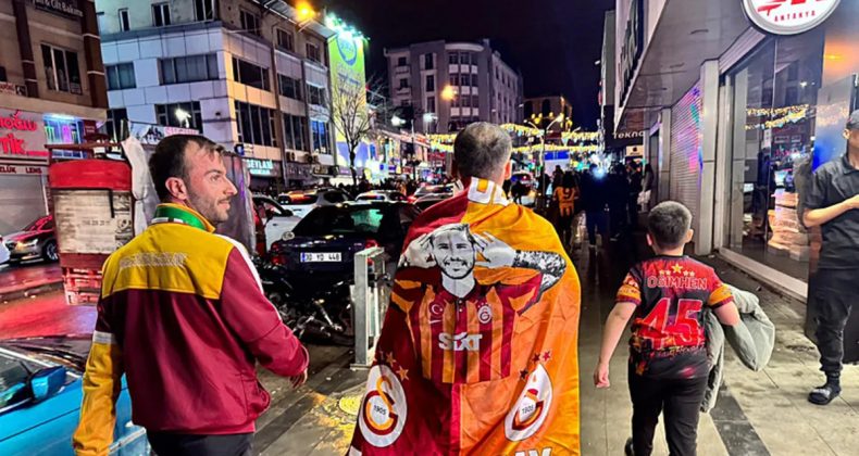 Galatasaray Taraftarları, Fenerbah&ccedil;e Derbisini Kutladı!