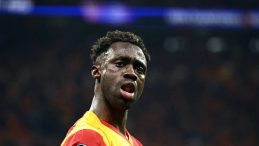 Galatasaray ve G&ouml;ztepe'nin Savunması Avrupa'da "10" Numara
