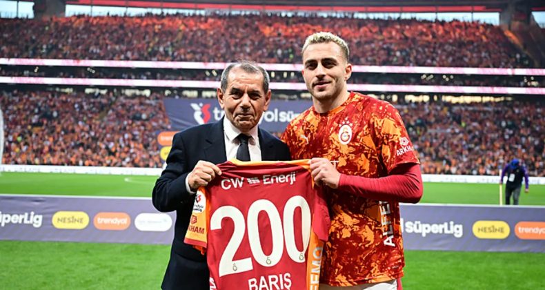 Galatasaray'da 200. ma&ccedil;ına &ccedil;ıkan Barış Alper Yılmaz'a plaket!