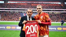 Galatasaray'da 200. ma&ccedil;ına &ccedil;ıkan Barış Alper Yılmaz'a plaket!