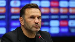 Galatasaray&rsquo;da Okan Buruk&rsquo;tan kadro tercihi a&ccedil;ıklaması!