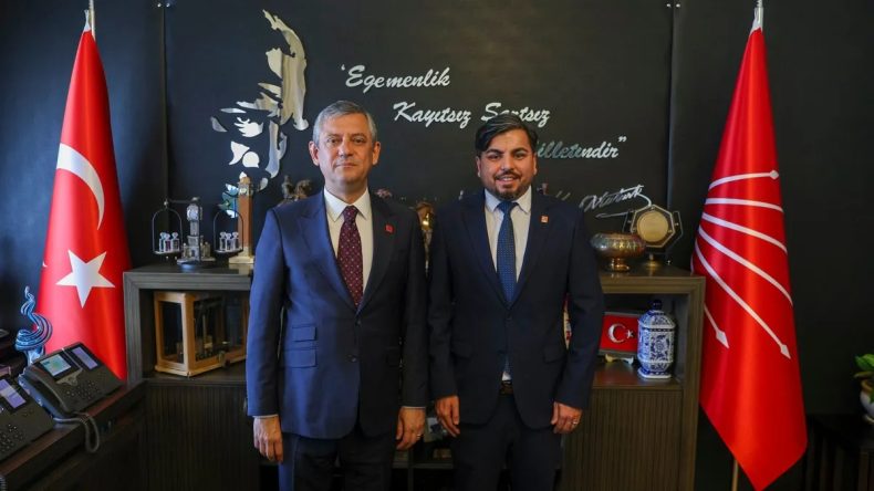 Gazetecilere tehdit trole&hellip; Arif Kocabıyık&rsquo;a &Ouml;zg&uuml;r &Ouml;zel&rsquo;den rozet