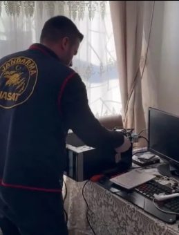 Gaziantep merkezli 8 ilde yasa dışı bahis su&ccedil;larına y&ouml;nelik operasyon: 81 ş&uuml;pheli yakalandı