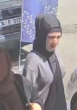 Gaziosmanpaşa'da İnanılmaz Hırsızlık: O Kadınlar Kamerada! Aynı Binadan Y&uuml;zlerce Binlik Vurgun&hellip;