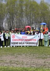 Gen&ccedil; Hemşire Adaylarından &Ouml;rnek Seferberlik! Temiz &Ccedil;evre Sağlıklı Toplum Diyerek Sahaya İndiler