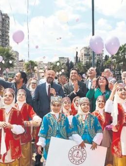 Gökyüzüne Mor Balonlar Bırakıldı