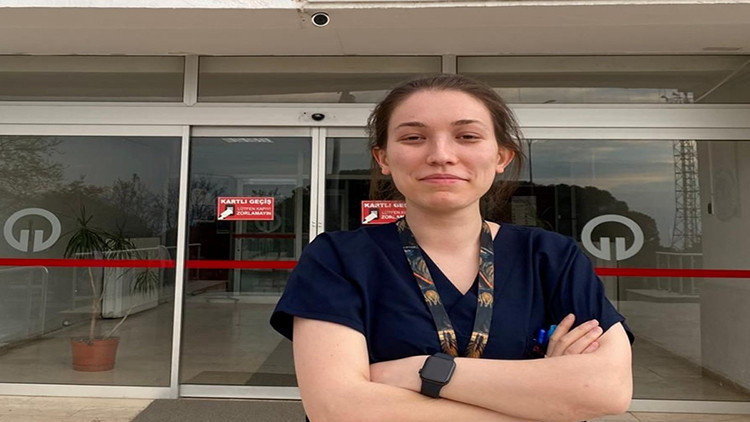 G&ouml;revli olduğu hastanede tedavi g&ouml;r&uuml;yordu: Doktor &Ouml;zlem hayatını kaybetti