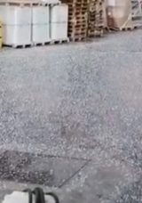 G&ouml;r&uuml;nt&uuml;ler İstanbul'da kaydedildi: Fındık b&uuml;y&uuml;kl&uuml;ğ&uuml;nde yağdı!