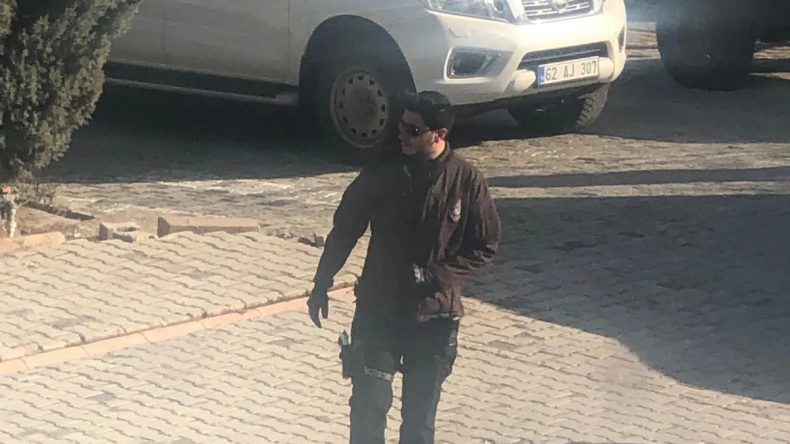 G&uuml;listan Doku dosyasında tutuklanan vali oğlunun silahlı fotoğrafı ortaya &ccedil;ıktı