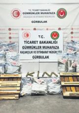 G&uuml;mr&uuml;klerde 2.4 ton uyuşturucu madde yakalandı