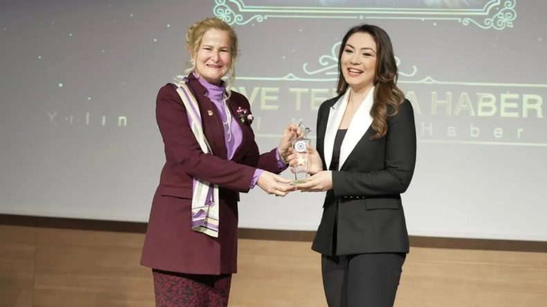 A Haber Spikeri Merve Tepe&rsquo;ye Yılın En İyi Kadın Haber Spikeri &Ouml;d&uuml;l&uuml;