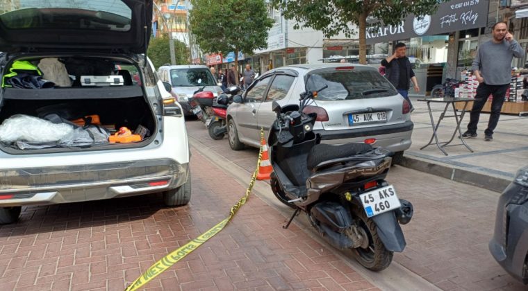 Hafif ticari ara&ccedil; ile &ccedil;arpışan motosikletin s&uuml;r&uuml;c&uuml;s&uuml; Sude, hayatını kaybetti