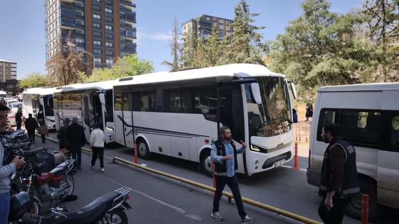 Halfeti Belediyesi Operasyonunda Ş&uuml;pheliler Adliyeye Sevk Edildi