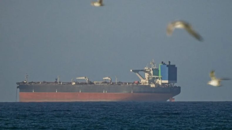 Ham Petrol Taşıyan Pakistan Bayraklı Tanker H&uuml;rm&uuml;z Boğazı'nı Ge&ccedil;ti
