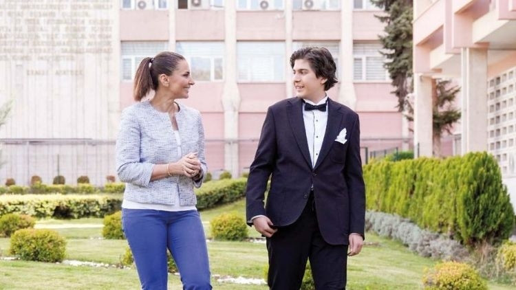 Hande Fırat&rsquo;tan Gazete &Ccedil;ocuk&rsquo;a r&ouml;portaj&hellip; Gen&ccedil; matematik&ccedil;i Kaya: Sancar&rsquo;ı &ouml;rnek alıyorum