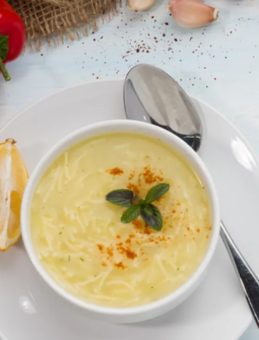 Hastalara Şifa Olacak! Tavuklu Şehriye &Ccedil;orbası Tarifi