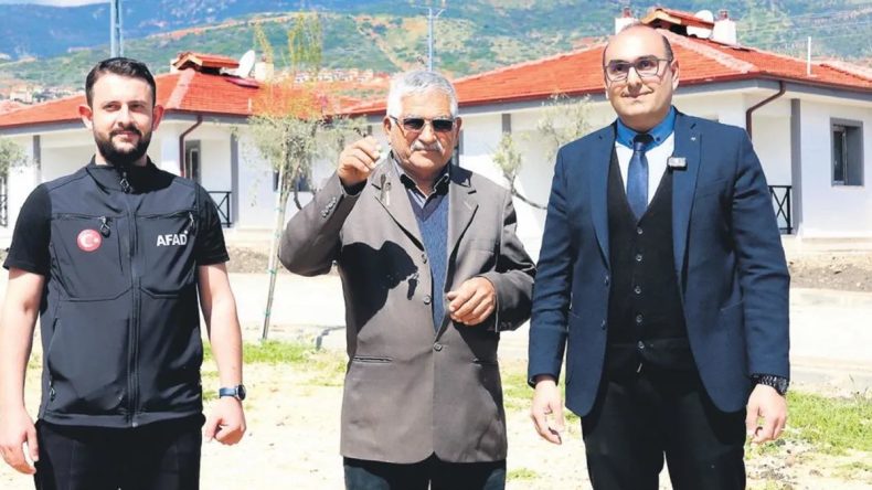 Hatay&rsquo;da 28 aile yeni evine kavuştu