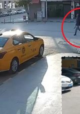 Hatay&rsquo;da dehşet anları! &lsquo;Yemek yok&rsquo; cevabını alınca satırla &ouml;n&uuml;ne gelene saldırdı: Yaralılar var!