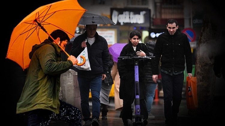 Hava bir anda değişiyor: Meteoroloji saat verdi… G&ouml;k g&uuml;r&uuml;lt&uuml;l&uuml; sağanak geliyor! 5 g&uuml;n boyunca etkili olacak
