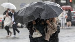 Hava sıcaklıkları aniden d&uuml;şecek&hellip;. Meteoroloji&rsquo;den uyarı: Yağış ve kar geliyor