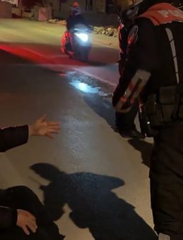 Husumetli Komşular Mahkemeden Sonra Kavgaya Tutuştu: 2 Yaralı!