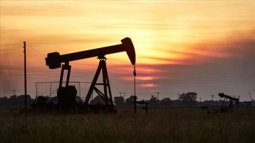 H&uuml;rm&uuml;z Krizi ABD'yi Vurdu: Petrol Stokları 900 Bin Varil Azaldı