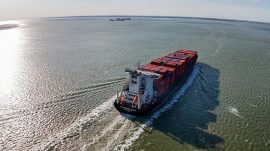 H&uuml;rm&uuml;z&rsquo;de hareketlilik: İlk gemiler boğazdan ge&ccedil;ti