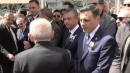 H&uuml;samettin Cindoruk&rsquo;un Cenaze T&ouml;renine Damga Vuran Anlar