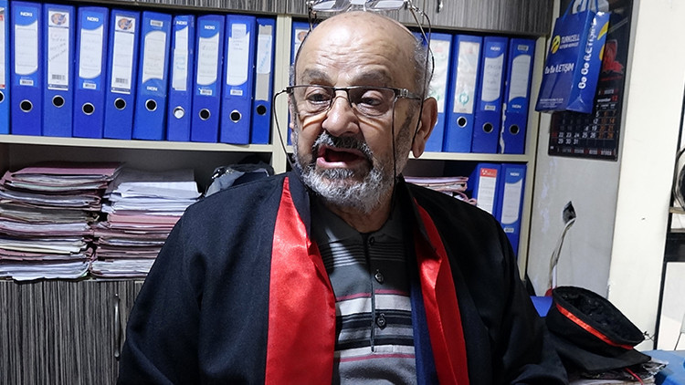 İ&ccedil;inde ukde kalmıştı: 77 yaşında &uuml;niversite hayalini ger&ccedil;ekleştirdi | '&Ouml;ğrenciler bana 'dede' diyordu'