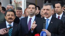 İ&ccedil;işleri Bakanı &Ccedil;ift&ccedil;i&rsquo;ye davullu zurnalı karşılama; Vatandaşlardan sevgi seli
