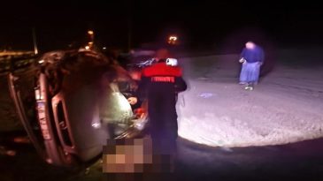 Iğdır'da Şarampole Devrilen Otomobilin S&uuml;r&uuml;c&uuml;s&uuml; Hayatını Kaybetti