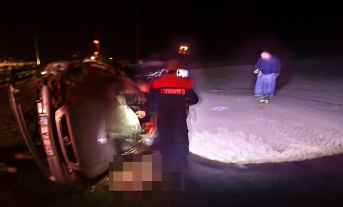 Iğdır'da Şarampole Devrilen Otomobilin S&uuml;r&uuml;c&uuml;s&uuml; Hayatını Kaybetti