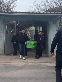 İki kardeş babalarını katletti