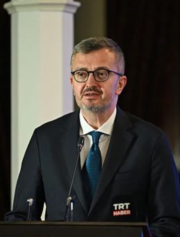 İletişim Başkanı Duran'dan Galatasaray ve Fenerbah&ccedil;e'ye teşekk&uuml;r: Dijital d&uuml;nyadaki g&uuml;venliğimiz i&ccedil;in &ouml;nemli birer mesaj