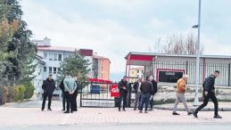 İnşaattan d&uuml;şen iş&ccedil;i &ouml;ld&uuml;