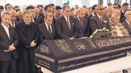 İş İnsanı Mahmut &Ccedil;alık Son Yolculuğuna Uğurlandı