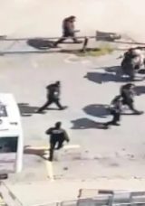 İsrail Konsolosluğu &Ouml;n&uuml;nde M&uuml;cadele Veren Polislerle Alay Ettiler: Savcılık Harekete Ge&ccedil;ti