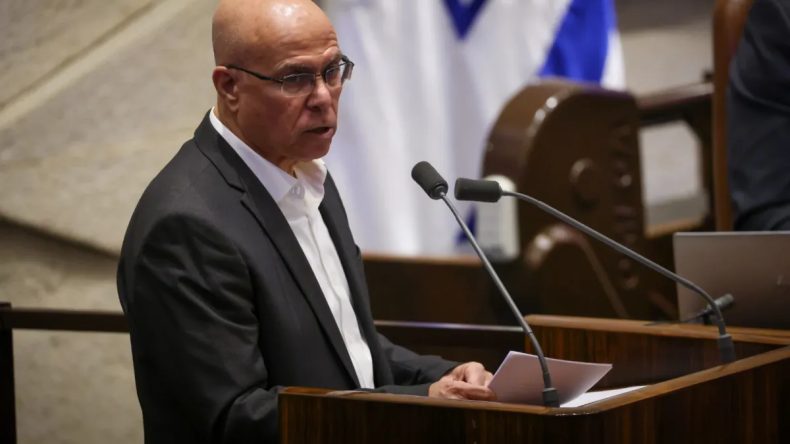 İsrail Meclisi Ulusal G&uuml;venlik Komitesi Başkanı Fogel&rsquo;den Trump&rsquo;a Sert Tepki: Topal &Ouml;rdek &Ccedil;ıktın