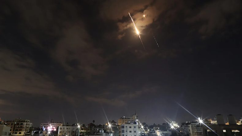 İsrail ordusu: İran Devrim Muhafızlarına ait bir &uuml;s ve mobil komuta merkezini vurduk