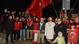 İsrail&rsquo;in Filistinlileri İdam Kararına Tepki! İdam Yasası Y&uuml;zlerce Ara&ccedil;lık Konvoyla Protesto Edildi