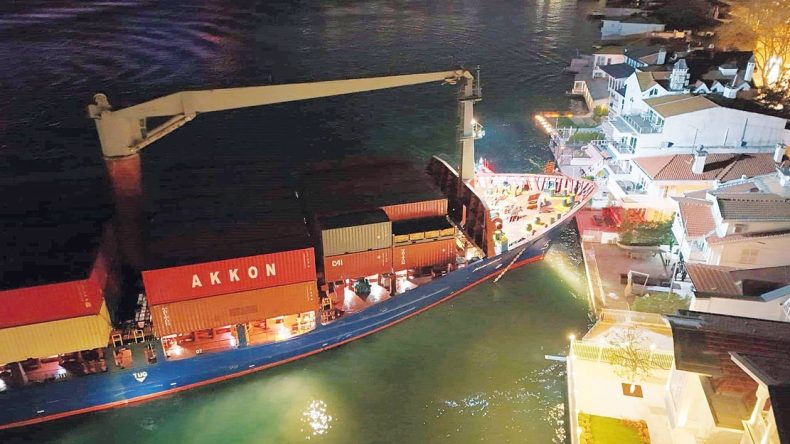 İstanbul Boğazı&rsquo;nda facia ucuz atlatıldı